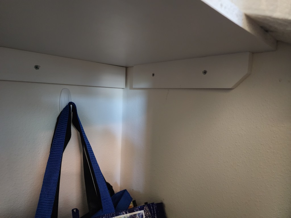Fixed shelf supports